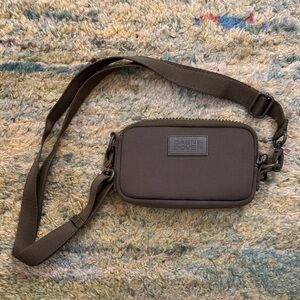 Dagne Dover Mara cellphone sling moss green